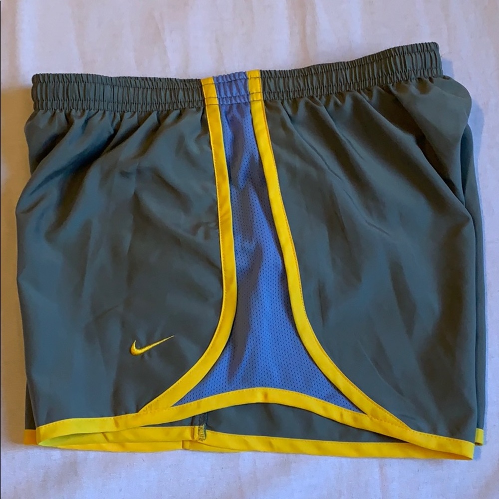 Nike Girls' Dry Heathered Tempo Running Shorts